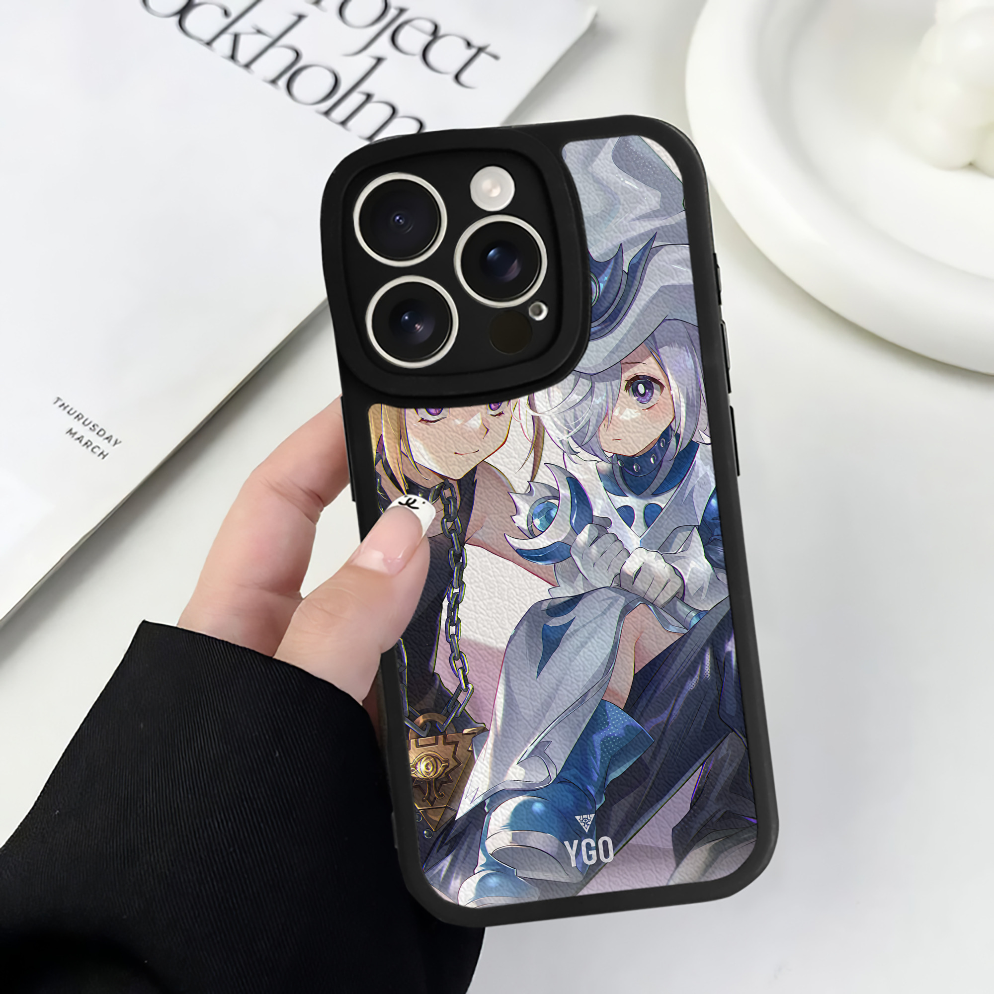 （画像用） 遊☆戯☆王 Yu-Gi-Oh! 【iPhone 16シリーズ対応】シリコンスマホケース（レザー調） 材質：シリコン